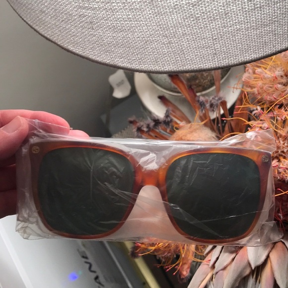 🆕Gucci Sunglasses. No offers. - Picture 14 of 15